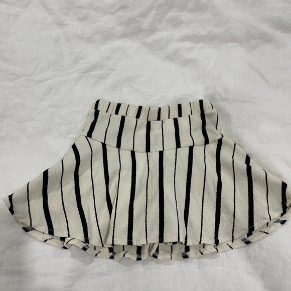 Zara Girl skort. Worn twice. Perfect condition. - Picture 3 of 3
